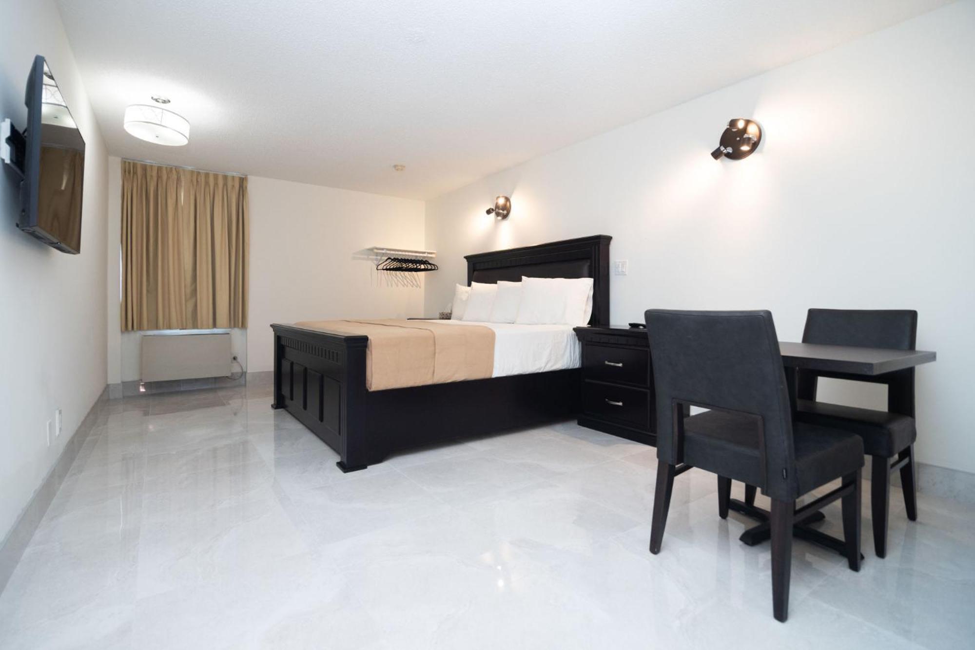 Diplomat Hotel 3*